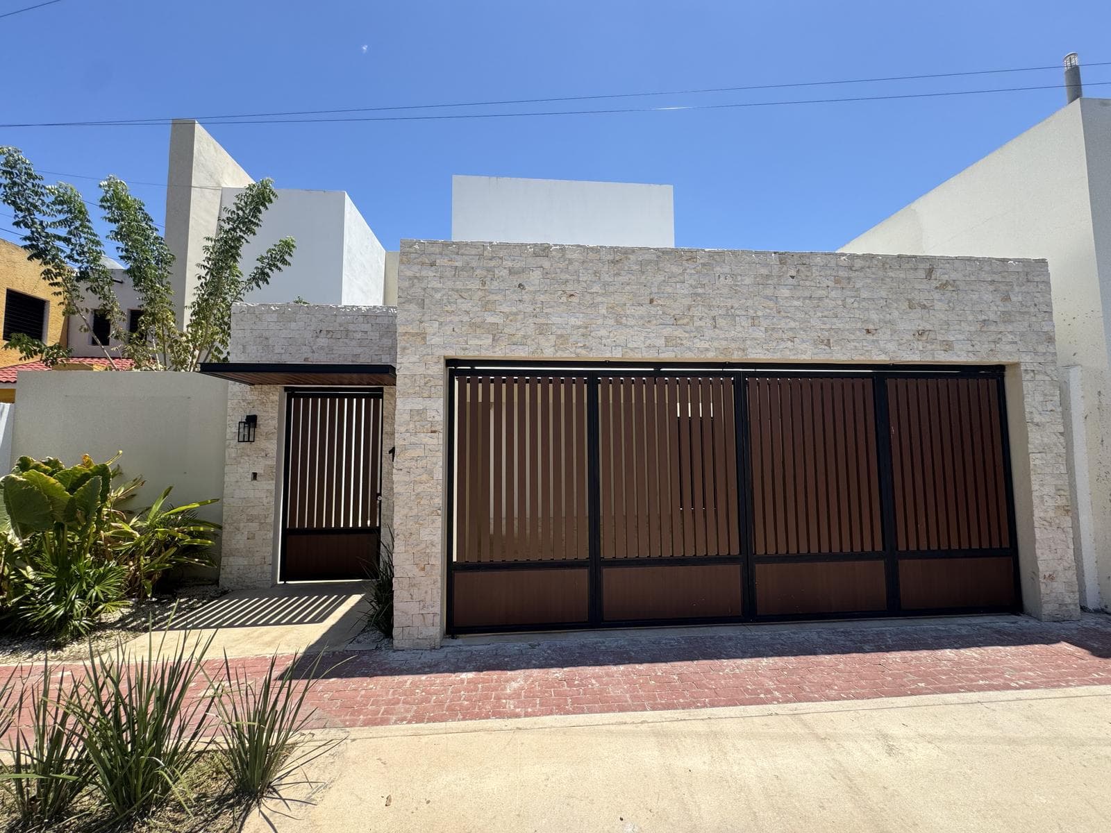 HOUSE FOR SALE IN MÉRIDA, NORTHERN MEXICO, AVAILABLE IMMEDIATELY