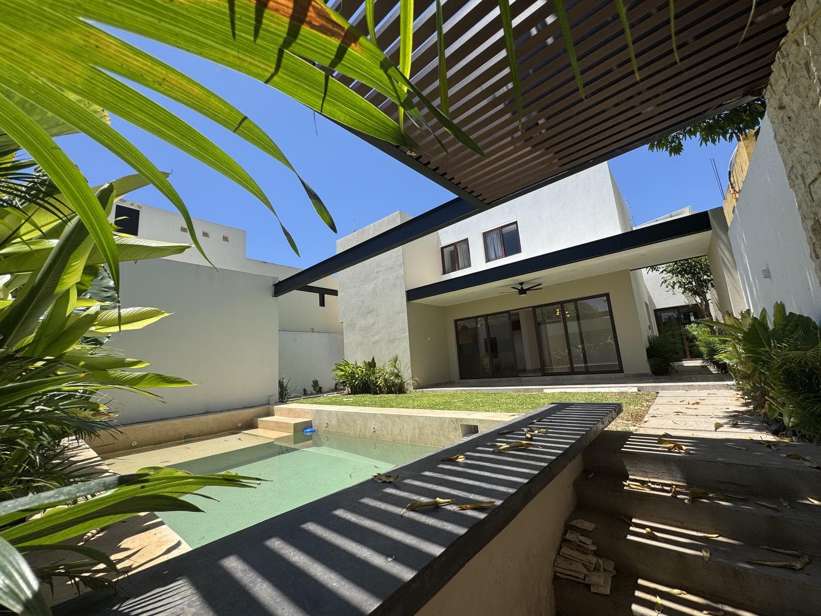 HOUSE FOR SALE IN MÉRIDA, NORTHERN MEXICO, AVAILABLE IMMEDIATELY