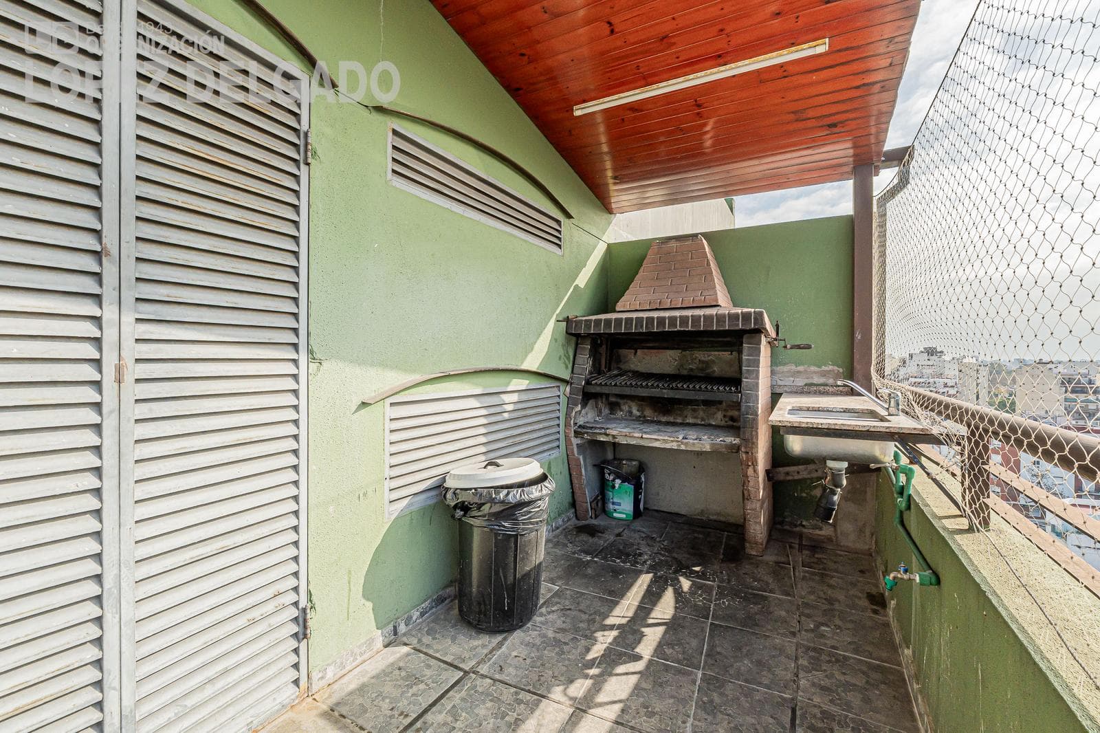 3-room apartment with a balcony and a garage. Amenities.