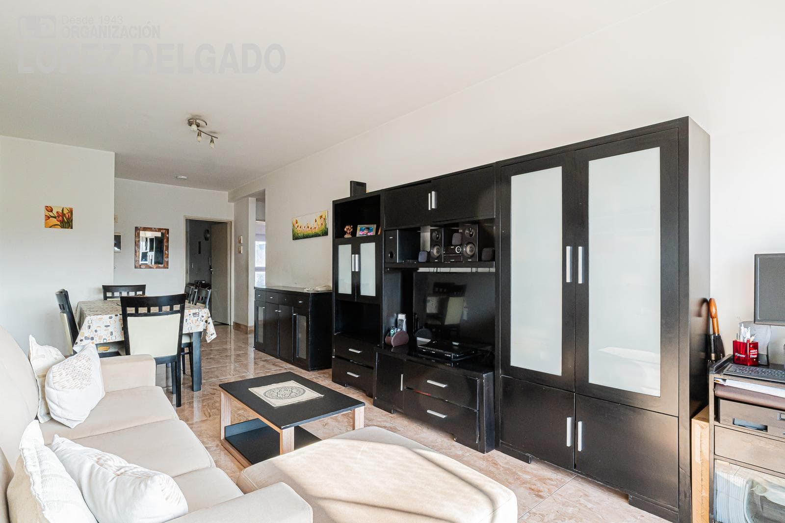 3-room apartment with a balcony and a garage. Amenities.