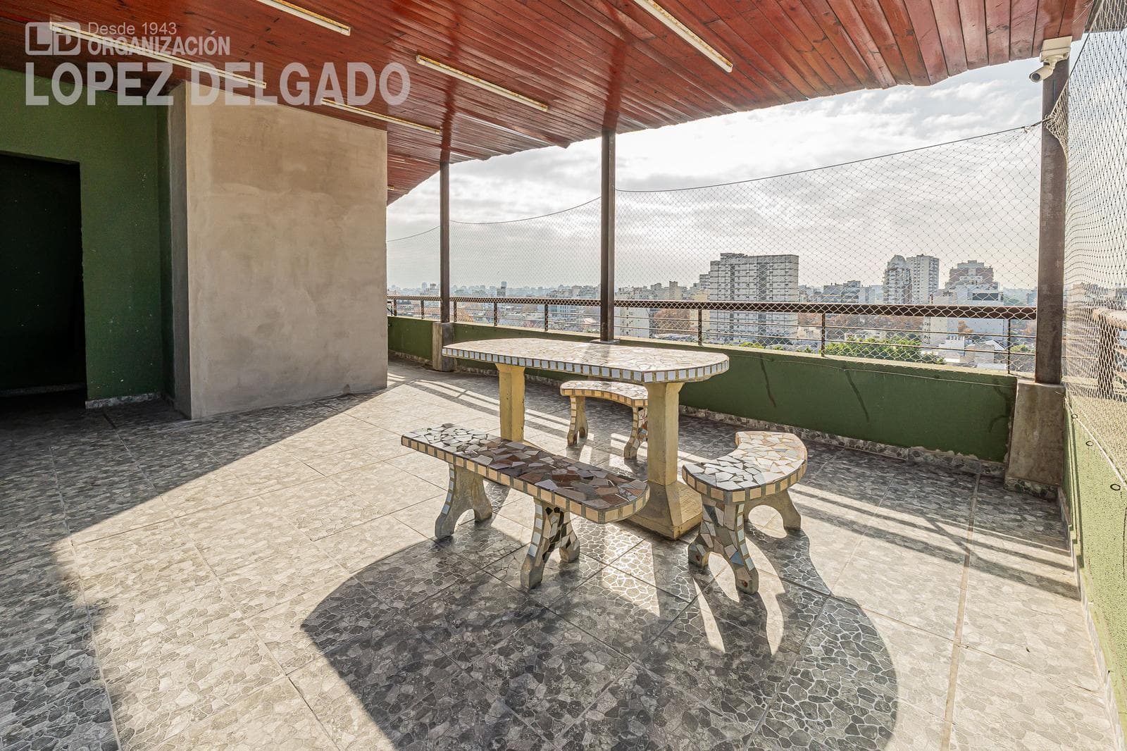 3-room apartment with a balcony and a garage. Amenities.