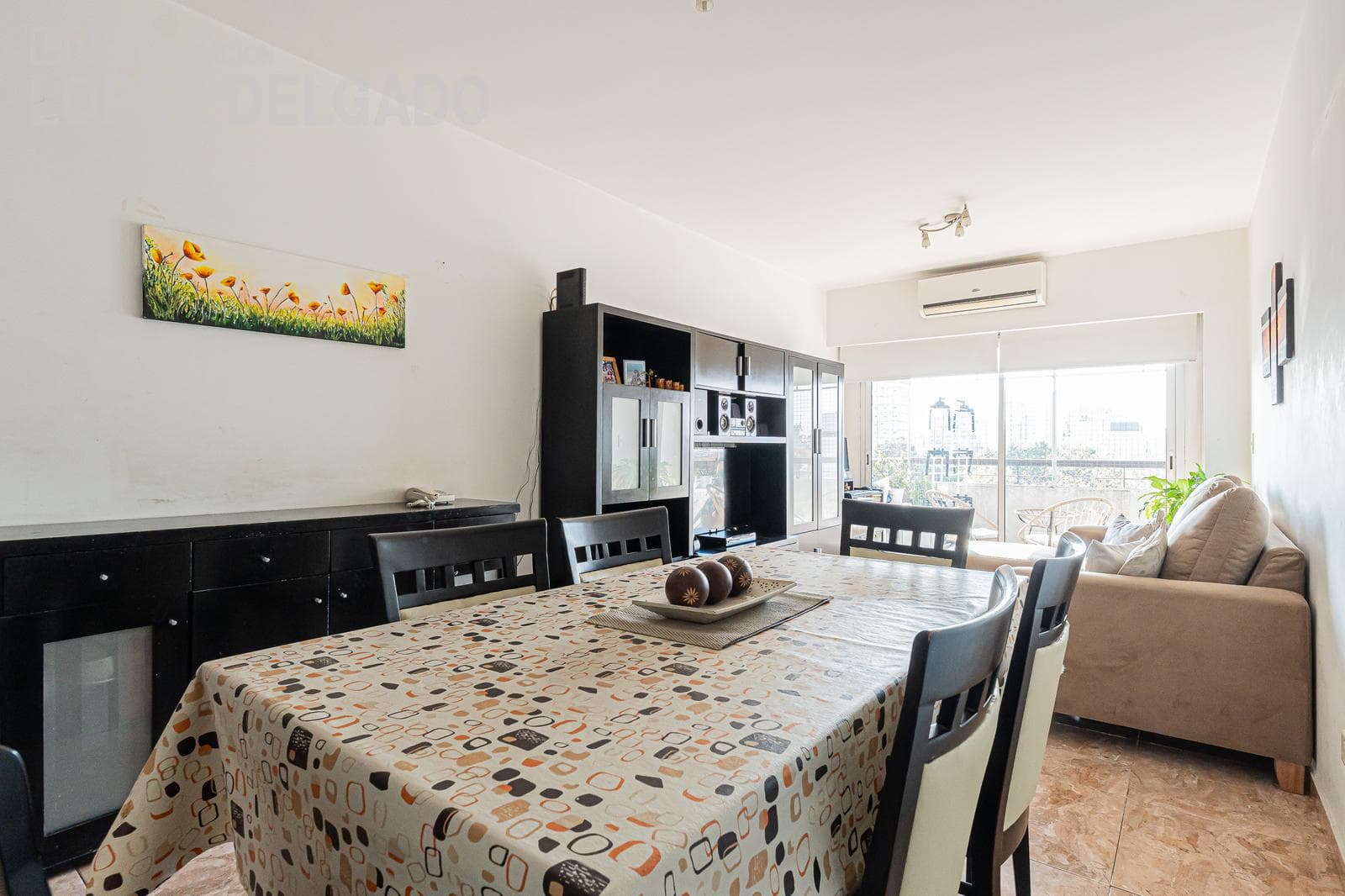 3-room apartment with a balcony and a garage. Amenities.