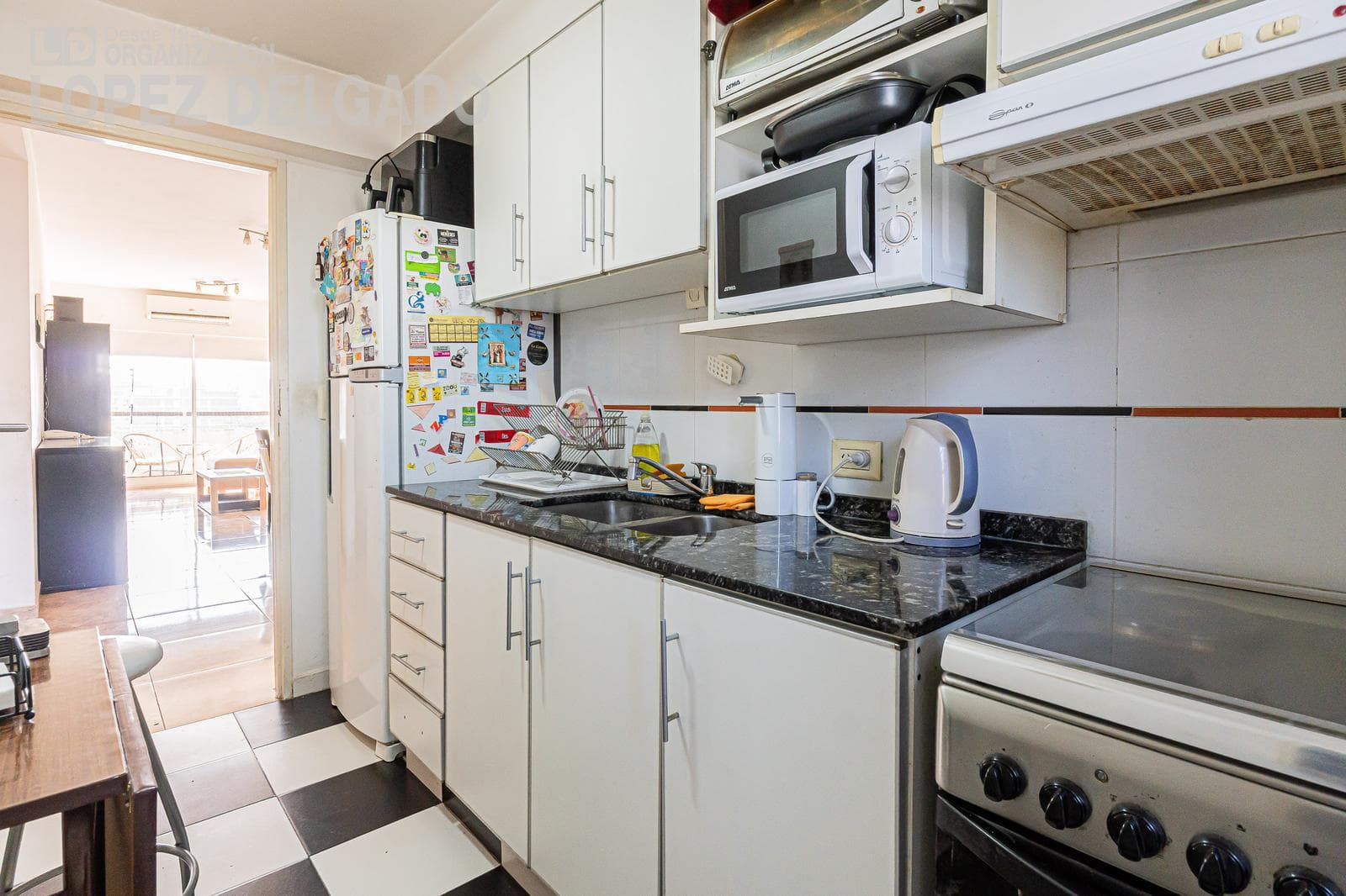 3-room apartment with a balcony and a garage. Amenities.