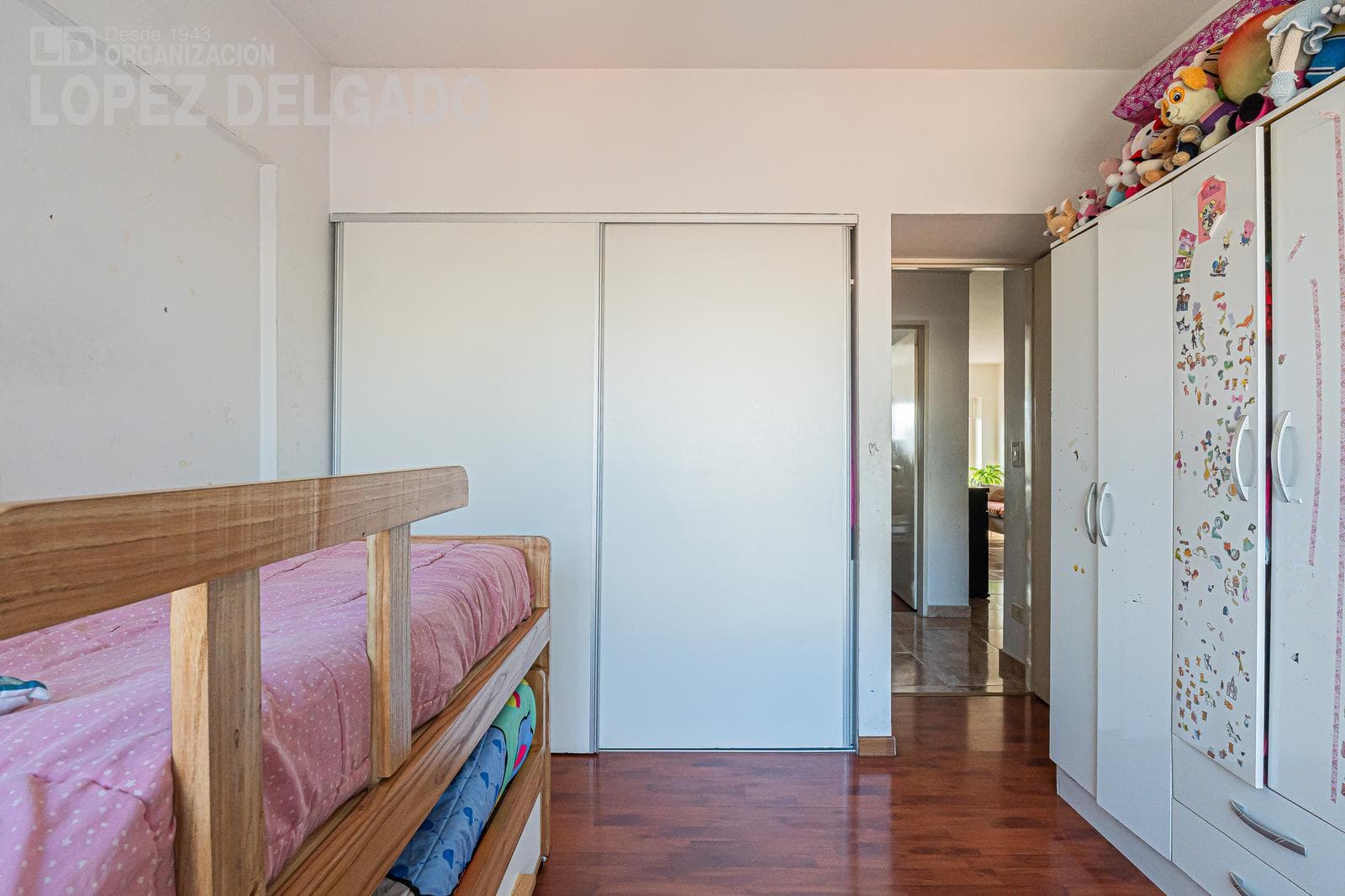 3-room apartment with a balcony and a garage. Amenities.