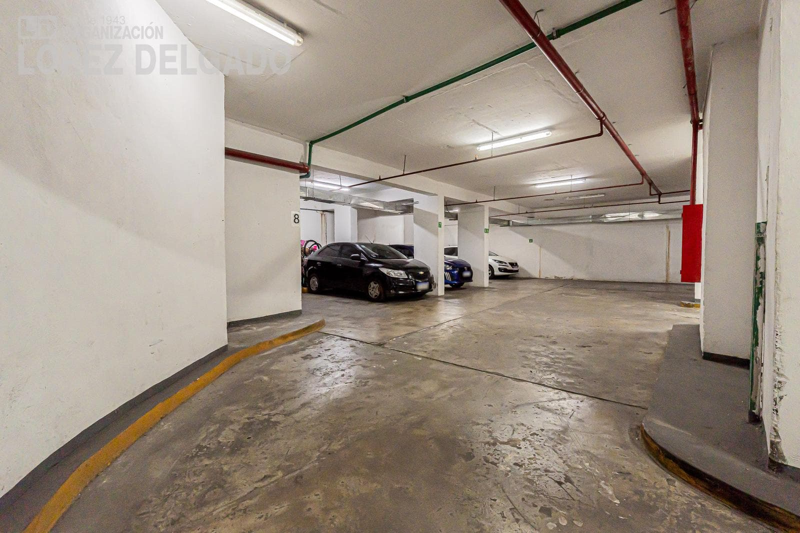 3-room apartment with a balcony and a garage. Amenities.