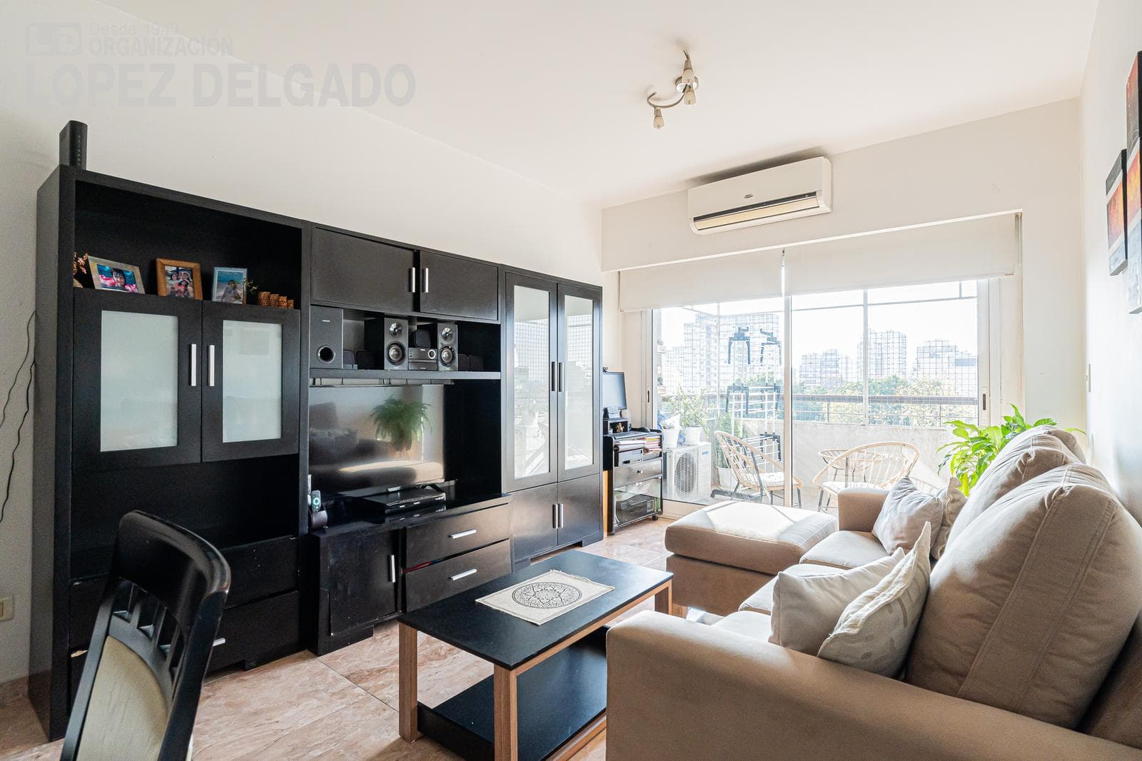 3-room apartment with a balcony and a garage. Amenities.