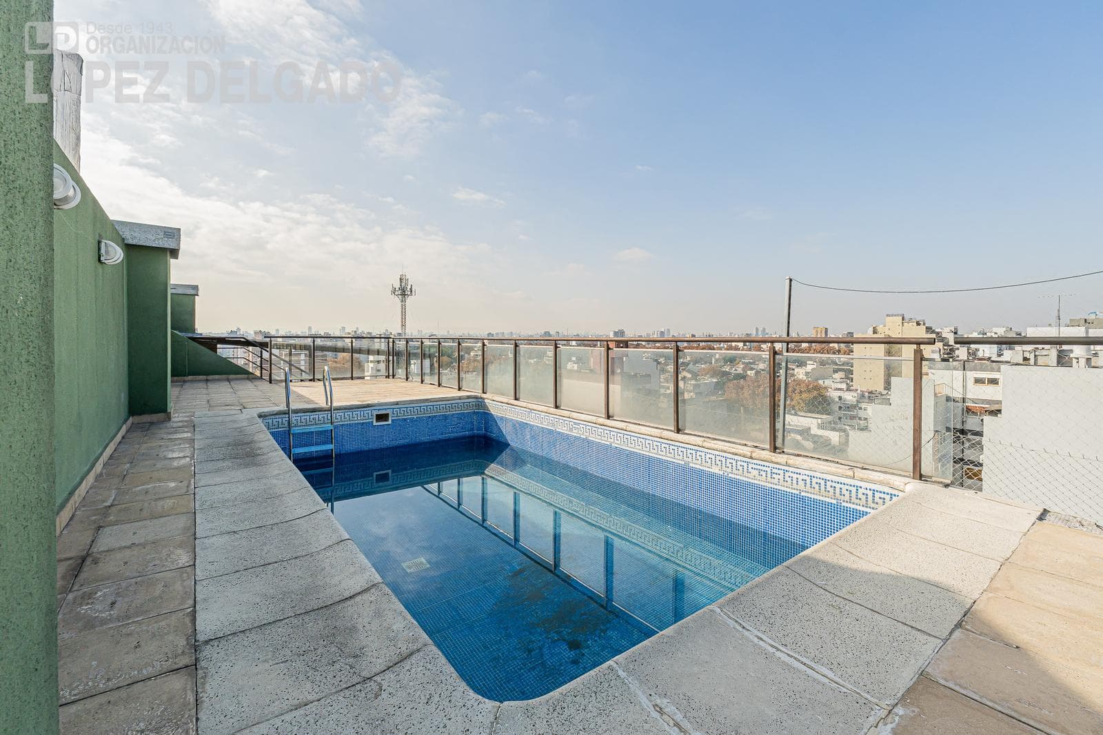 3-room apartment with a balcony and a garage. Amenities.