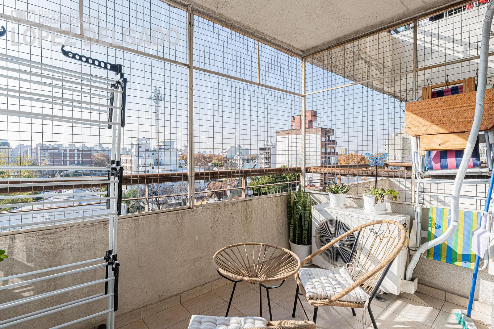 3-room apartment with a balcony and a garage. Amenities.