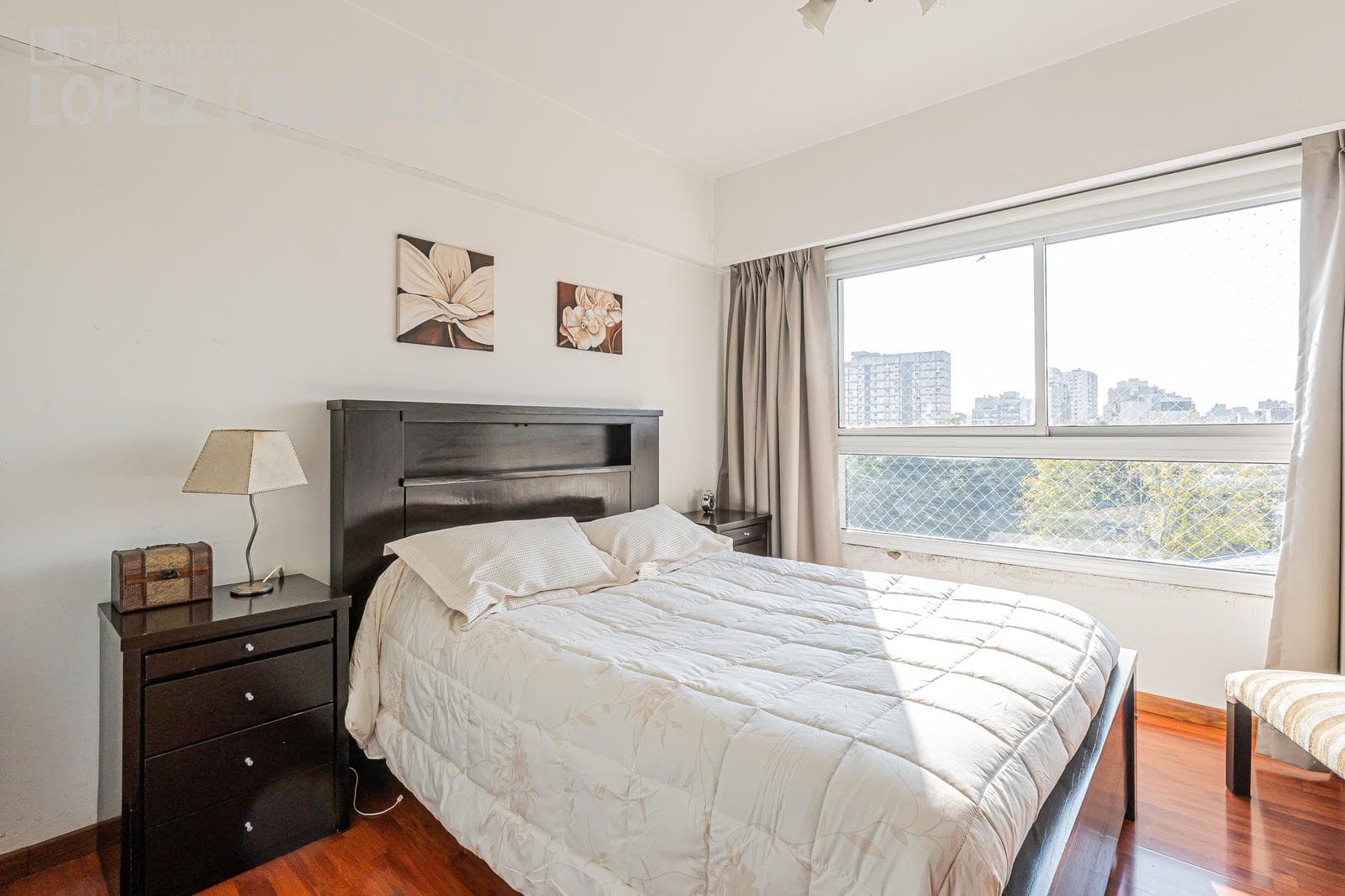 3-room apartment with a balcony and a garage. Amenities.