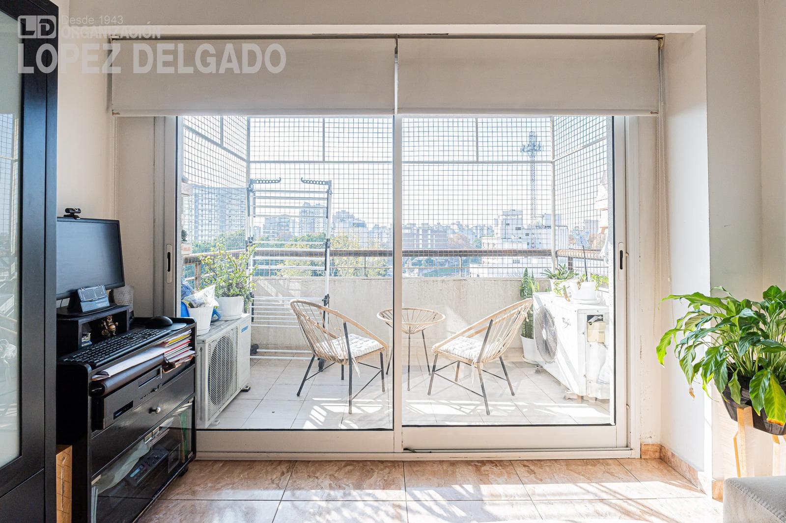 3-room apartment with a balcony and a garage. Amenities.
