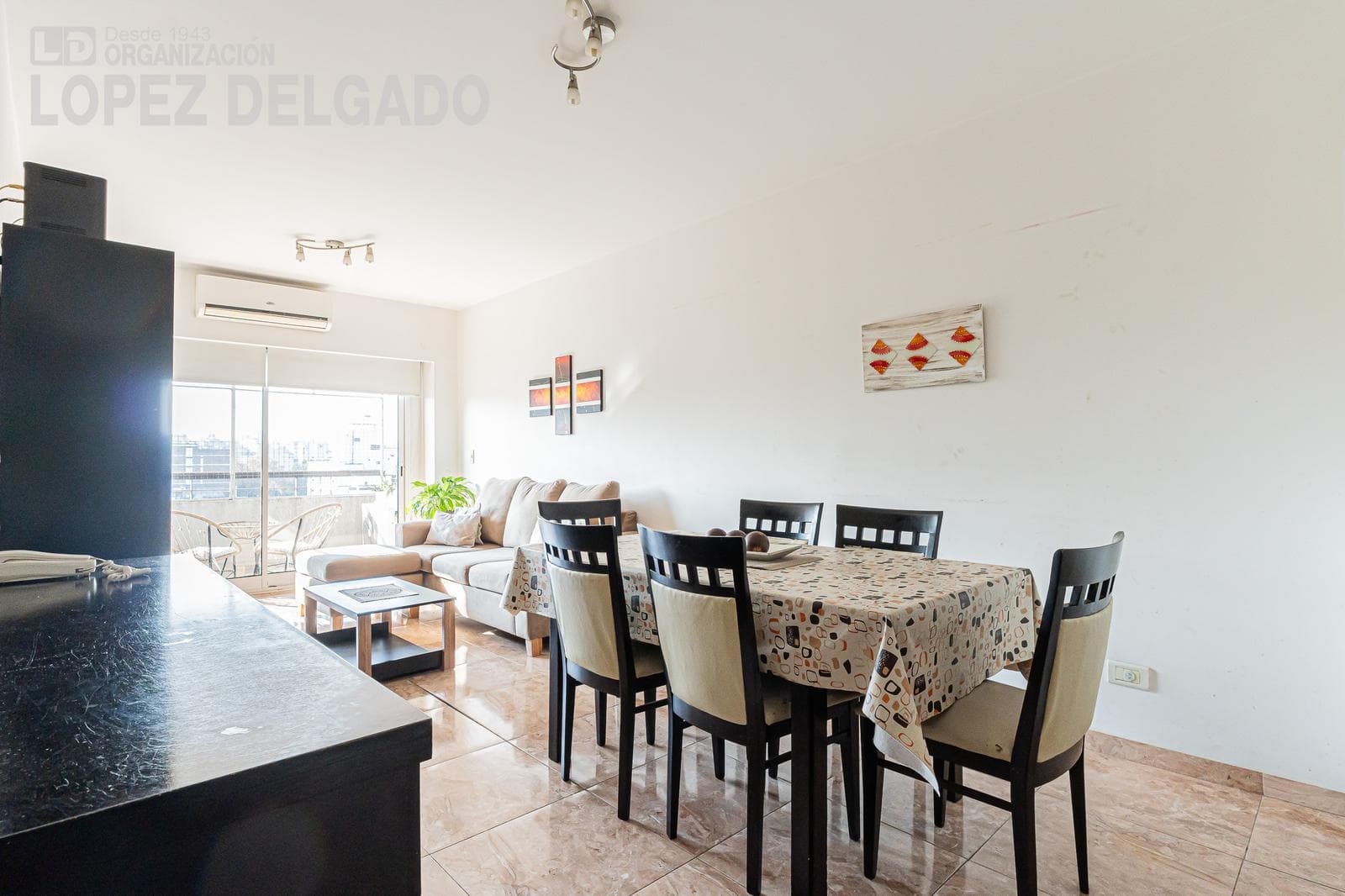 3-room apartment with a balcony and a garage. Amenities.