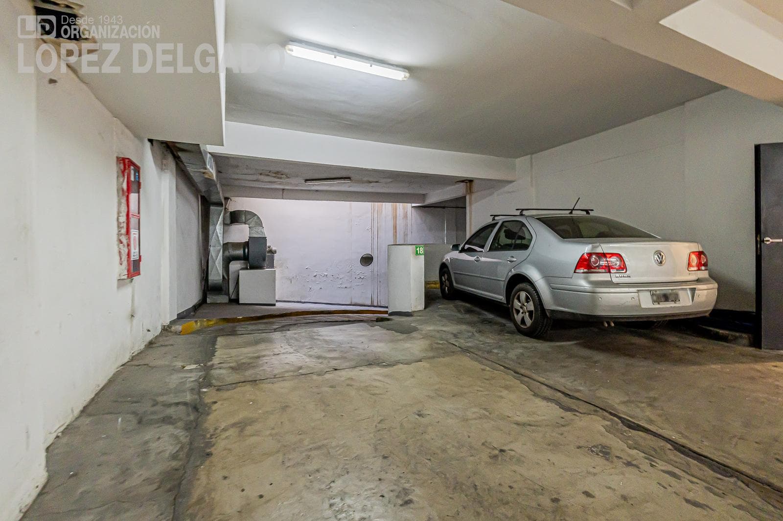 3-room apartment with a balcony and a garage. Amenities.