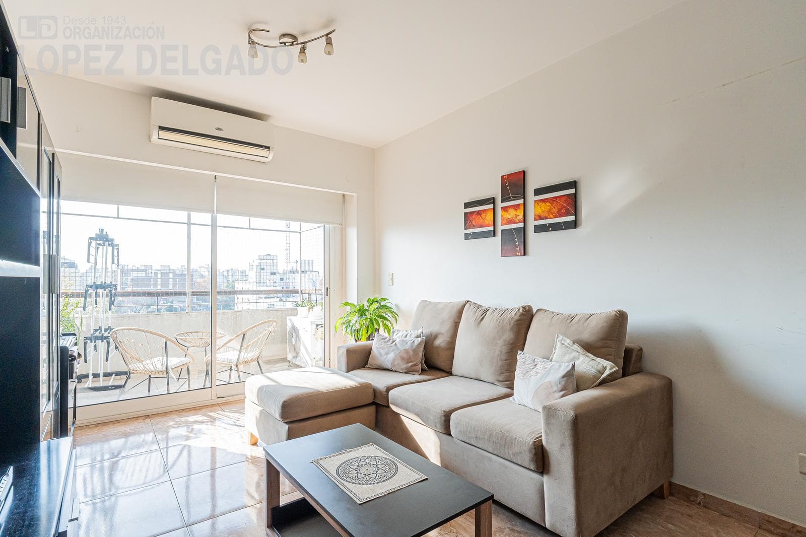 3-room apartment with a balcony and a garage. Amenities.
