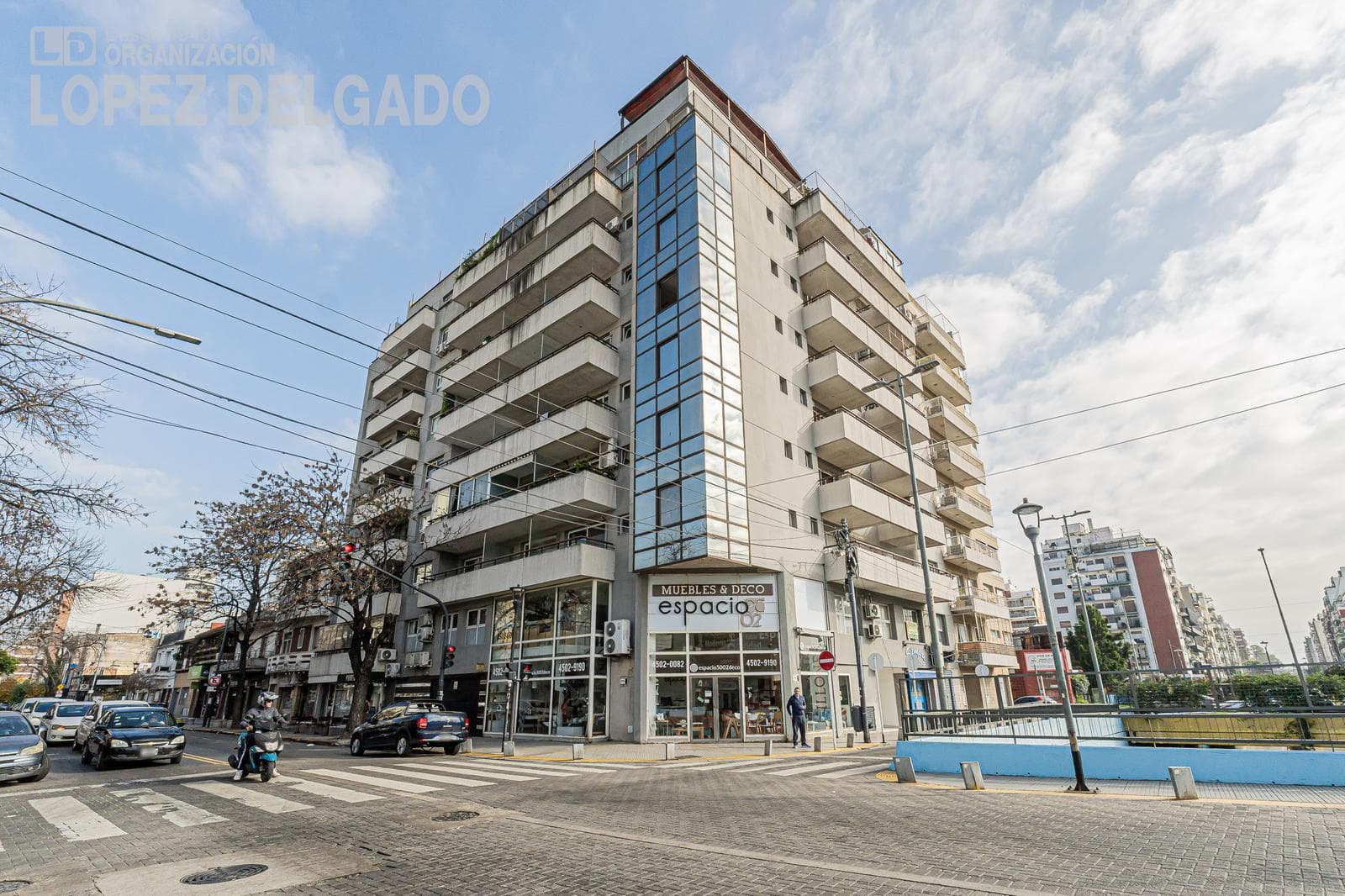 3-room apartment with a balcony and a garage. Amenities.