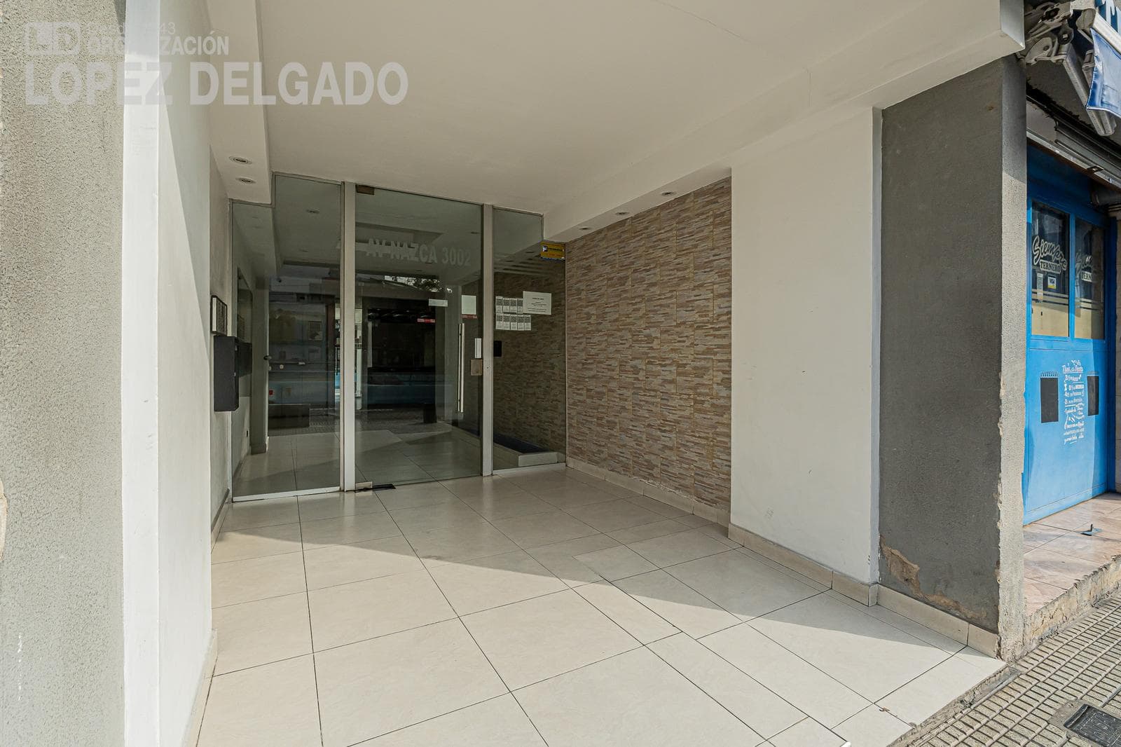 3-room apartment with a balcony and a garage. Amenities.