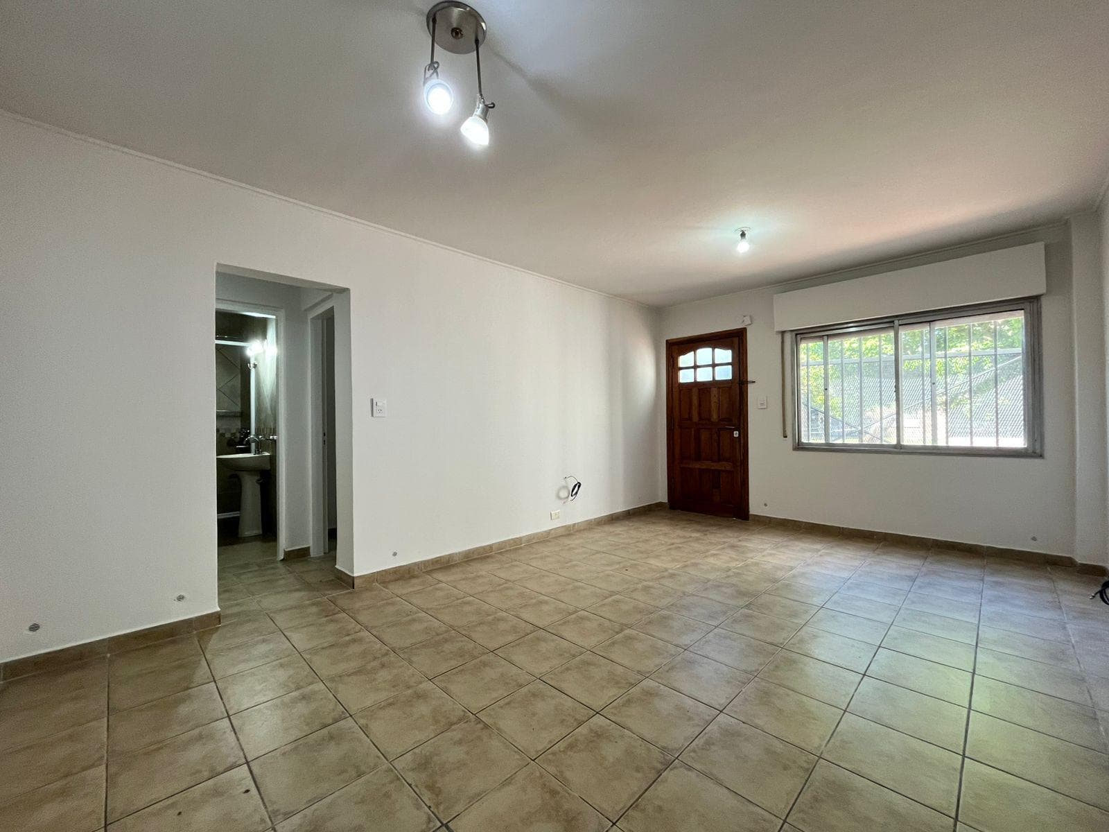 FOR SALE - 2-bedroom house with versatile room, patio with barbecue - Las Heras, Rosario. QUALIFIES FOR A MORTGAGE.