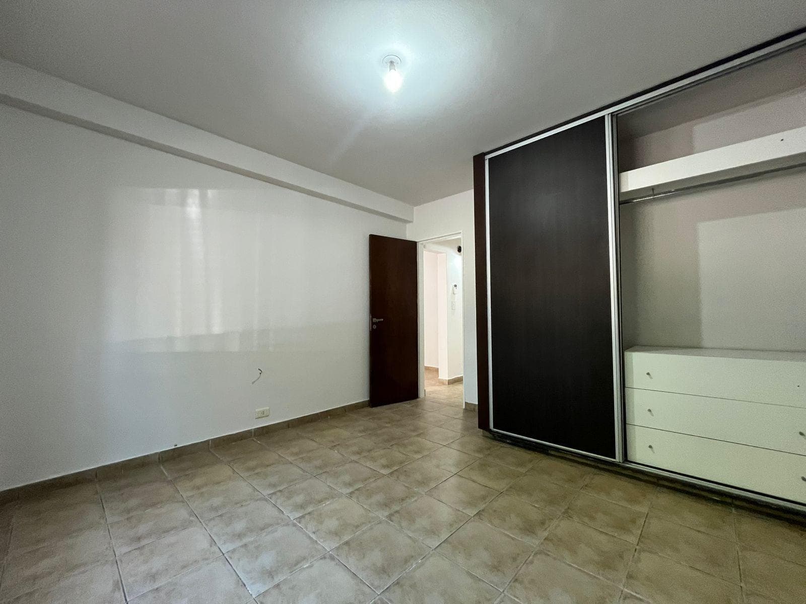 FOR SALE - 2-bedroom house with versatile room, patio with barbecue - Las Heras, Rosario. QUALIFIES FOR A MORTGAGE.