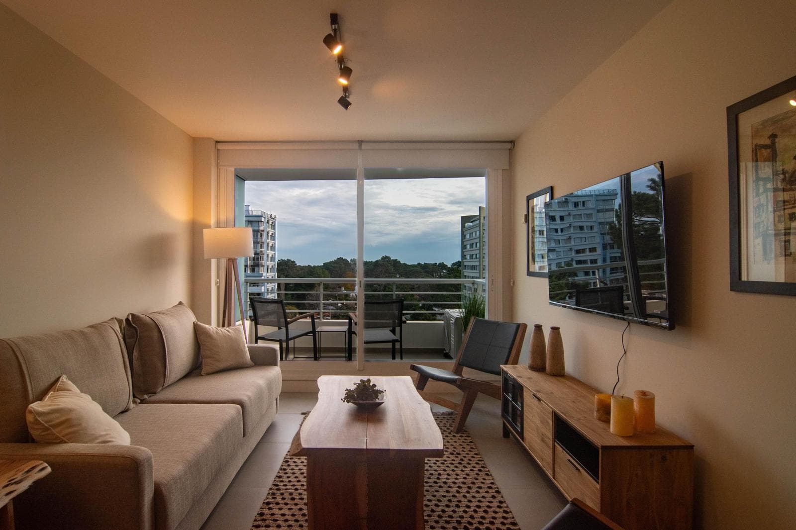 Vacation Rental – 1-Bedroom, 2-Bathroom Apartment with Excellent Amenities