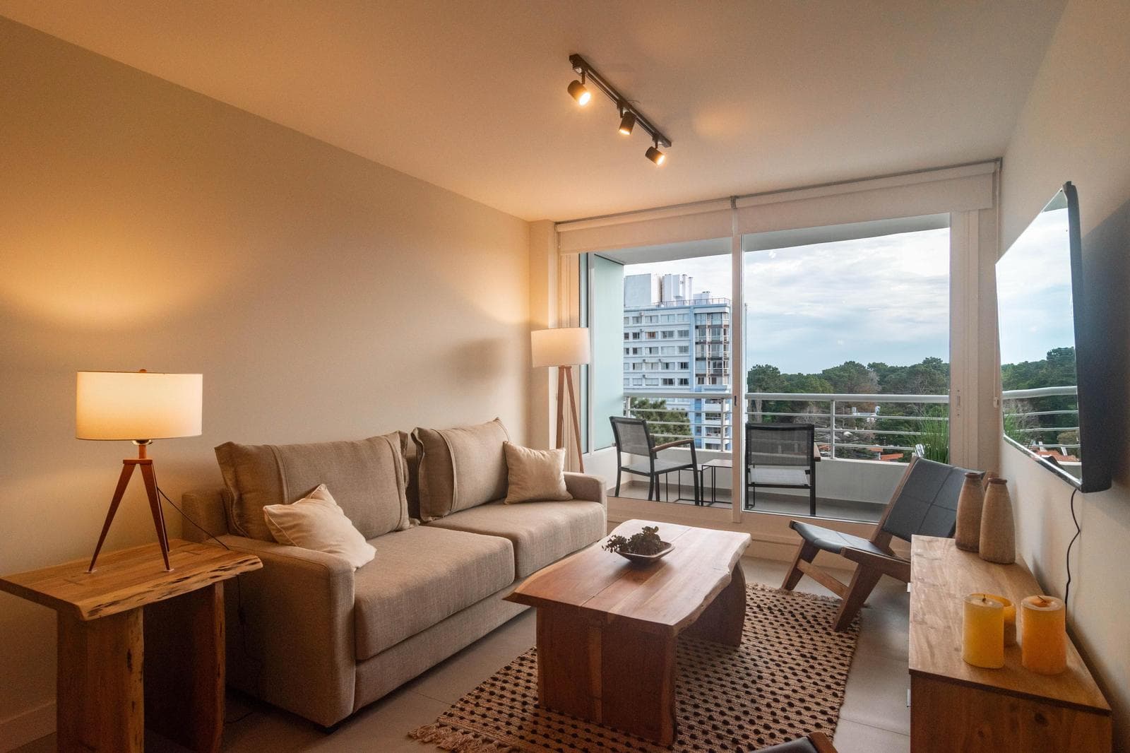 Vacation Rental – 1-Bedroom, 2-Bathroom Apartment with Excellent Amenities