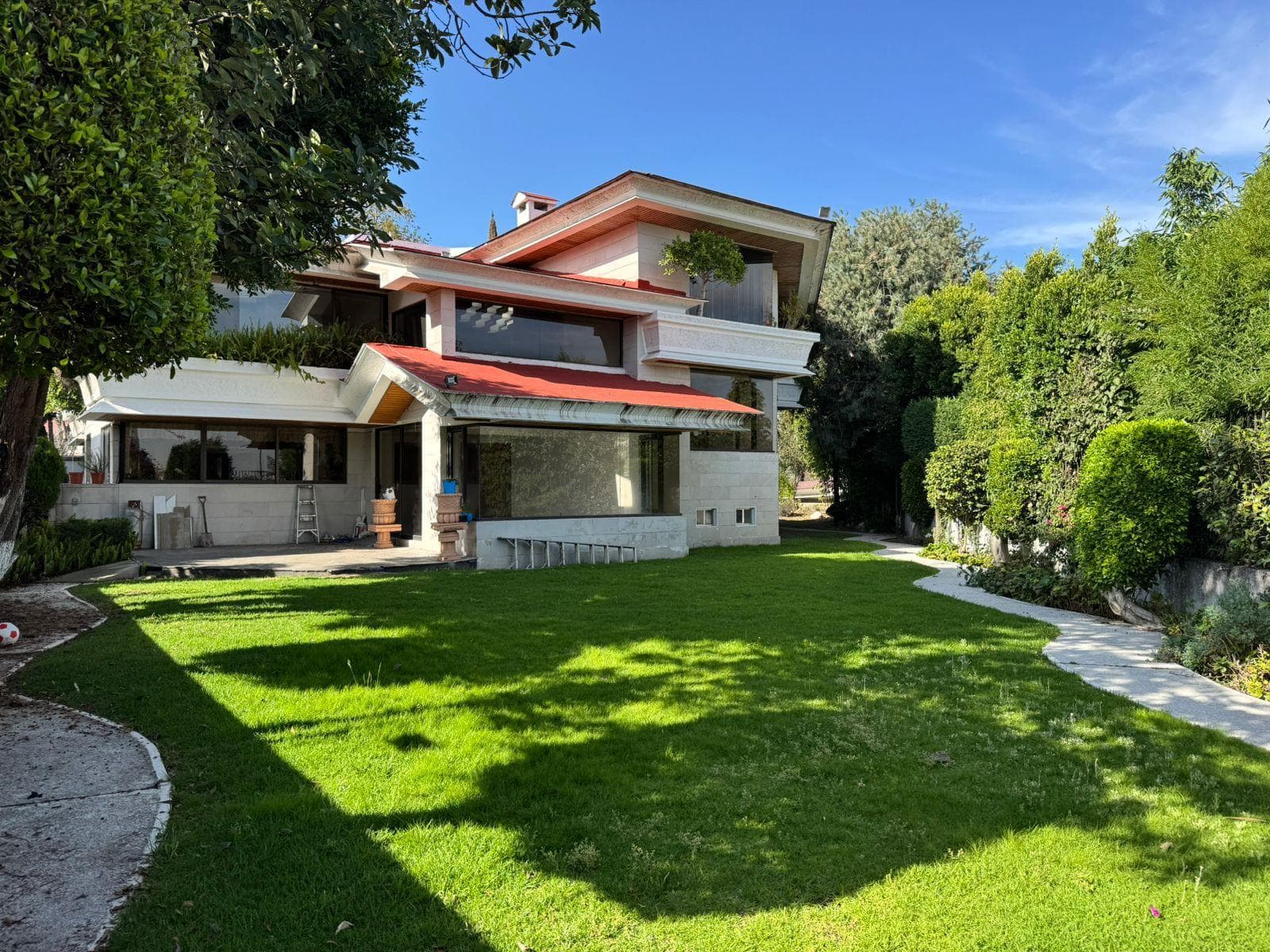 HOUSE FOR SALE IN BOSQUE DE REFORMA