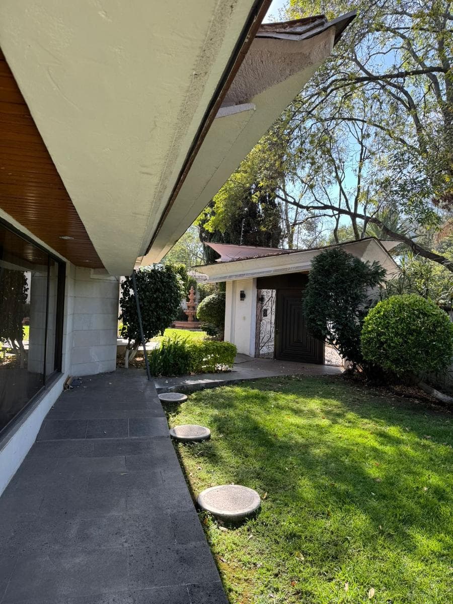 HOUSE FOR SALE IN BOSQUE DE REFORMA