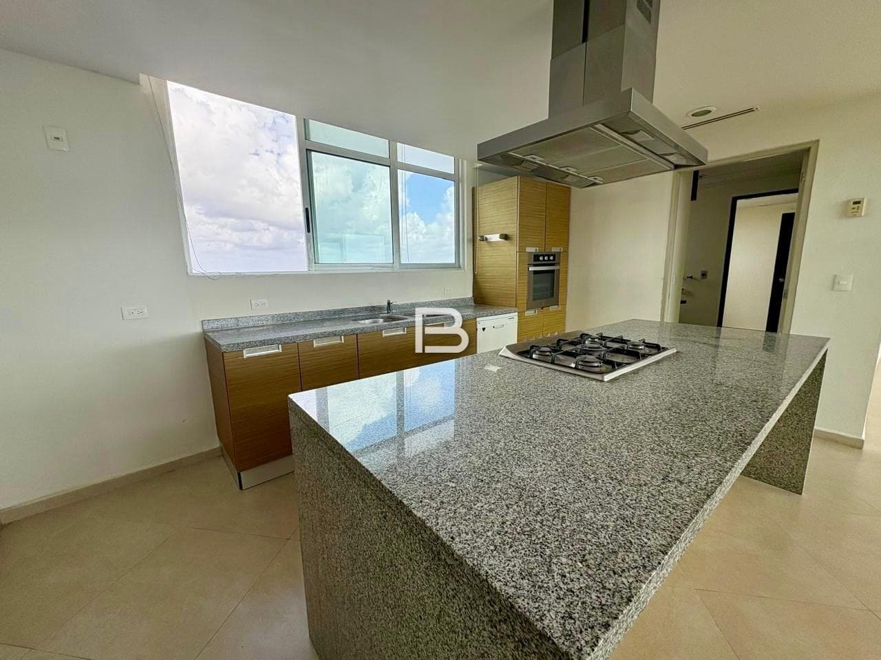 Apartment for Sale in the Palmeras Puerto Cancún Condominium