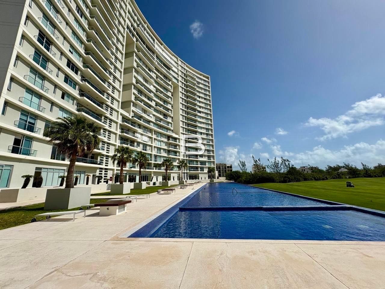 Apartment for Sale in the Palmeras Puerto Cancún Condominium