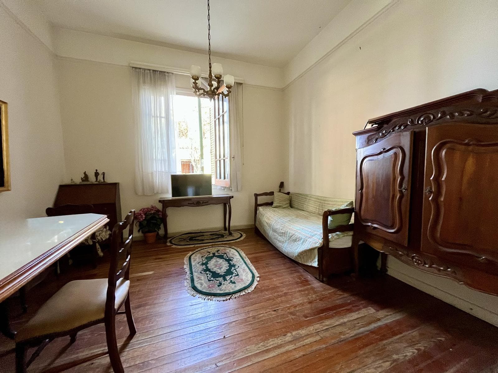 GREAT OPPORTUNITY: 3-BEDROOM APARTMENT WITH A PATIO