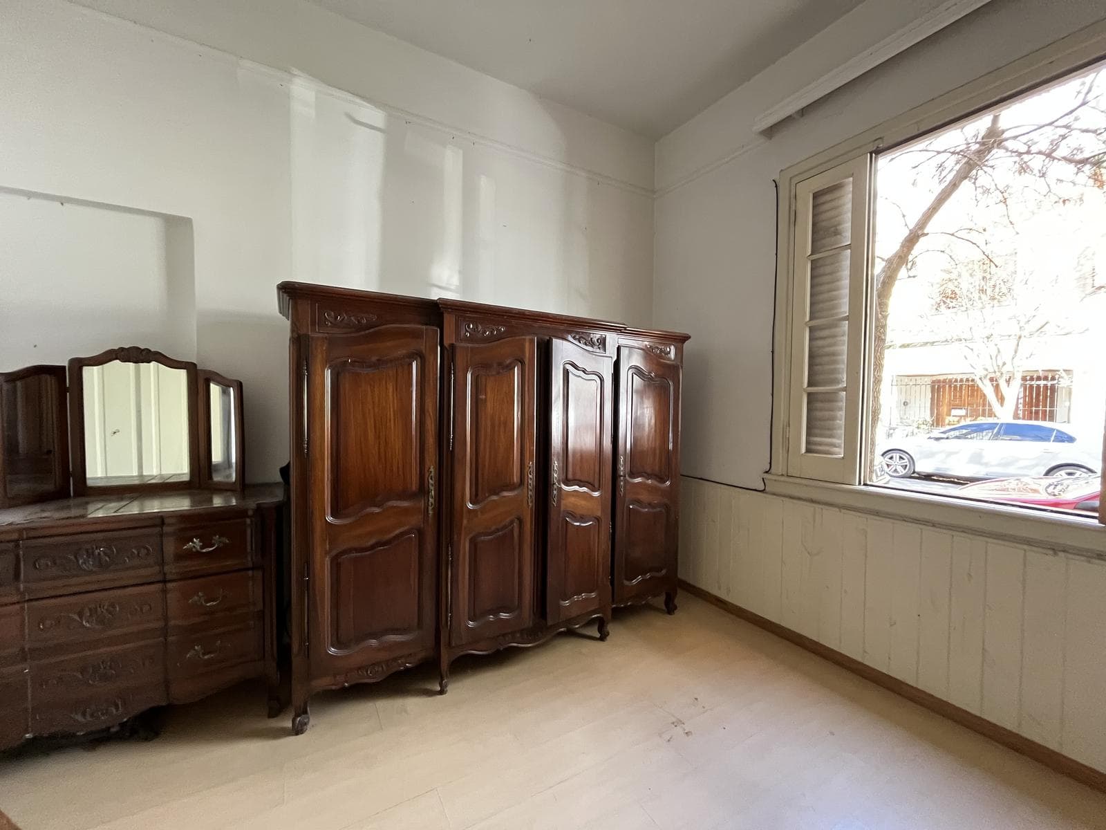 GREAT OPPORTUNITY: 3-BEDROOM APARTMENT WITH A PATIO