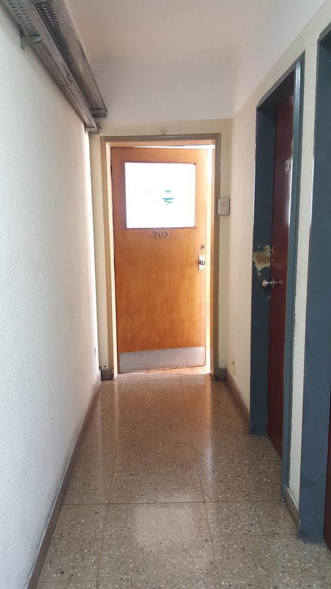 BRIGHT, UPPER-FLOOR OFFICE FOR SALE - SAN NICOLÁS - READY TO USE - SCHOOL OF ECONOMIC SCIENCES