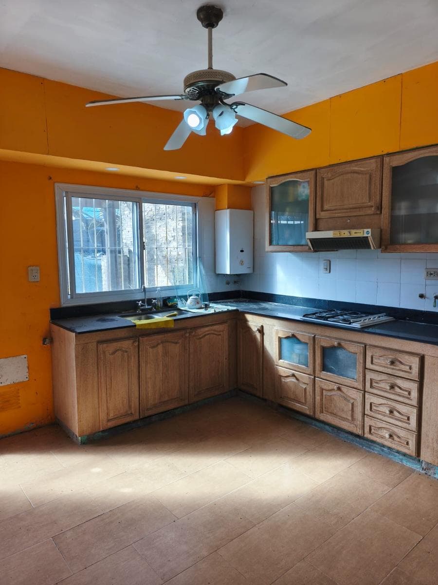 House in Villa Elvira on a 470-square-meter landscaped lot.