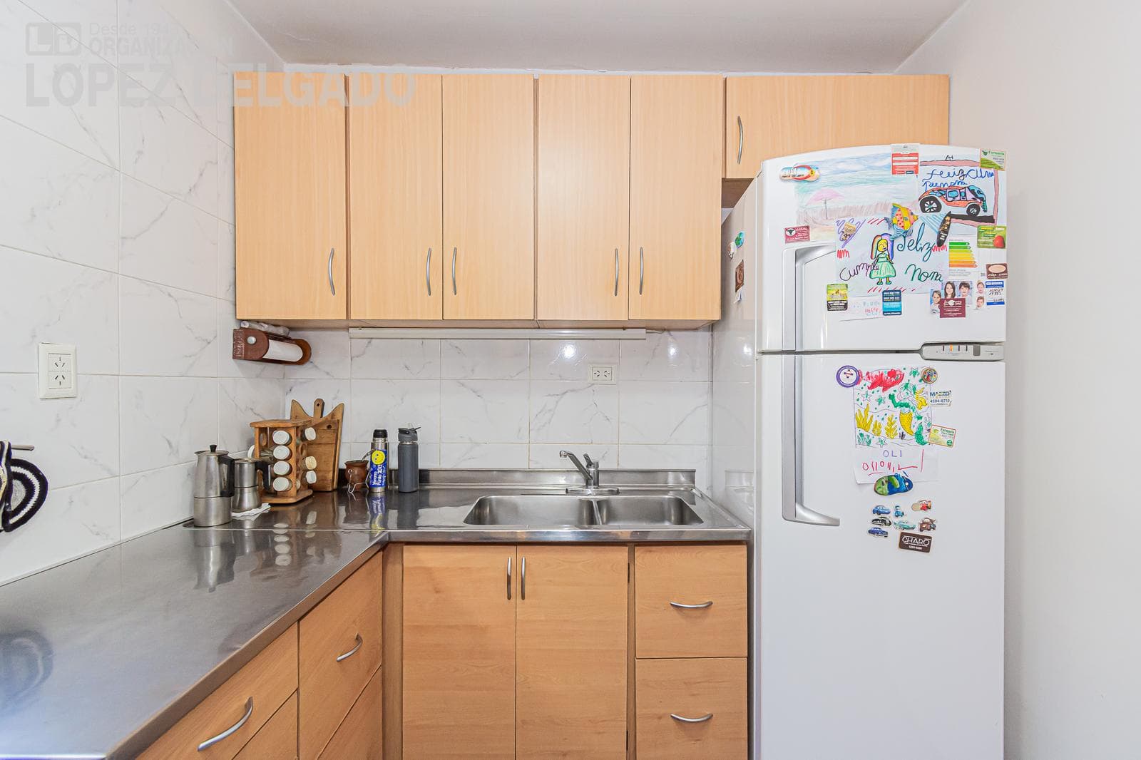 5-room house with a garage, just a few blocks from Plaza Arenales