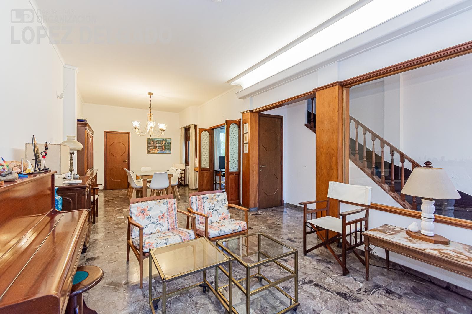 5-room house with a garage, just a few blocks from Plaza Arenales