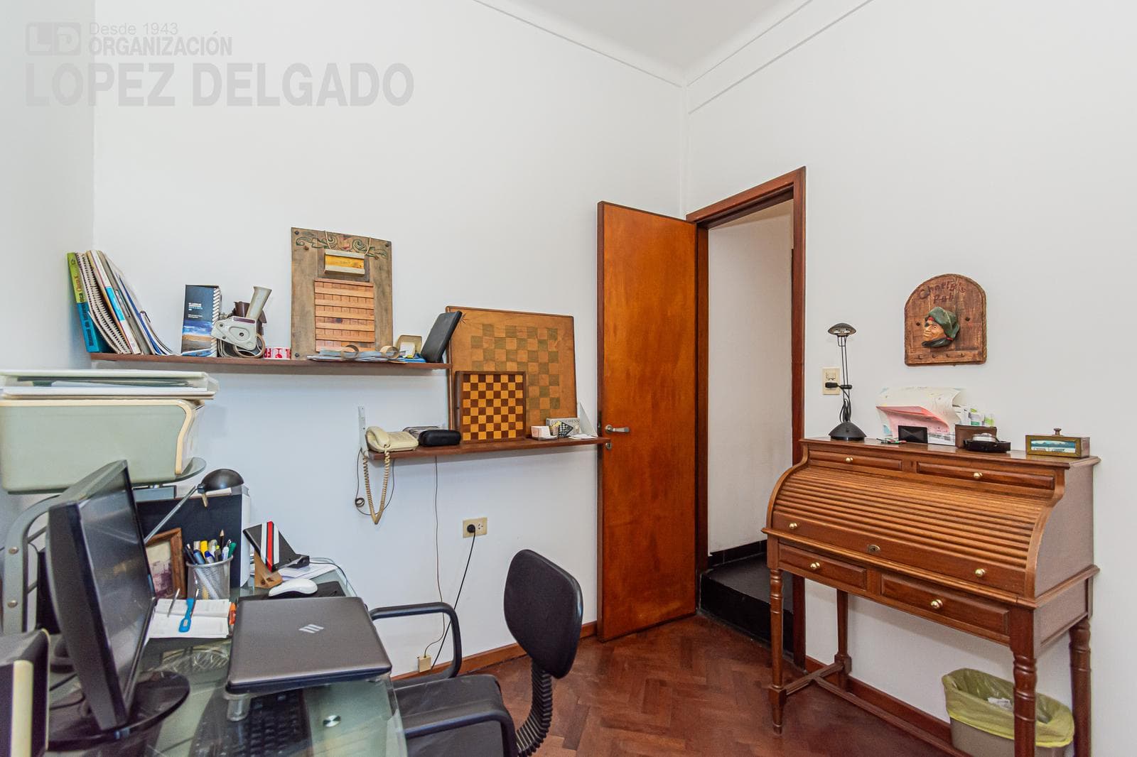 5-room house with a garage, just a few blocks from Plaza Arenales