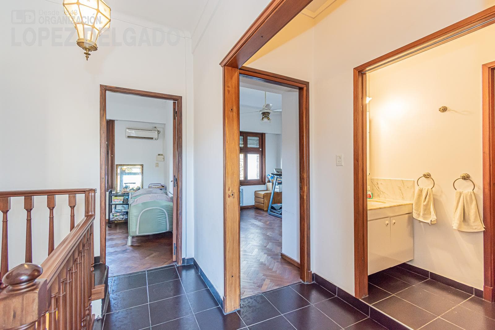 5-room house with a garage, just a few blocks from Plaza Arenales