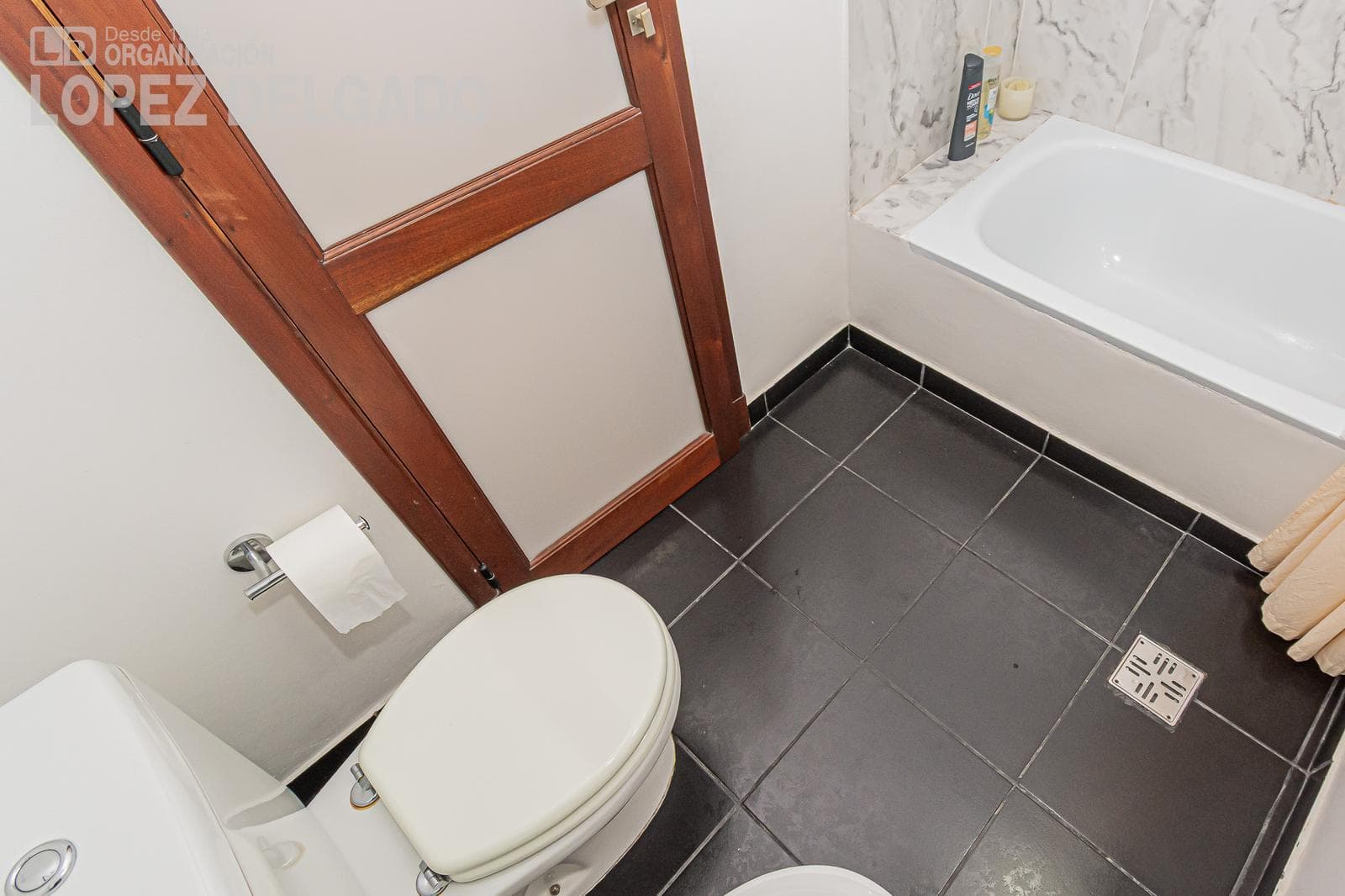 5-room house with a garage, just a few blocks from Plaza Arenales