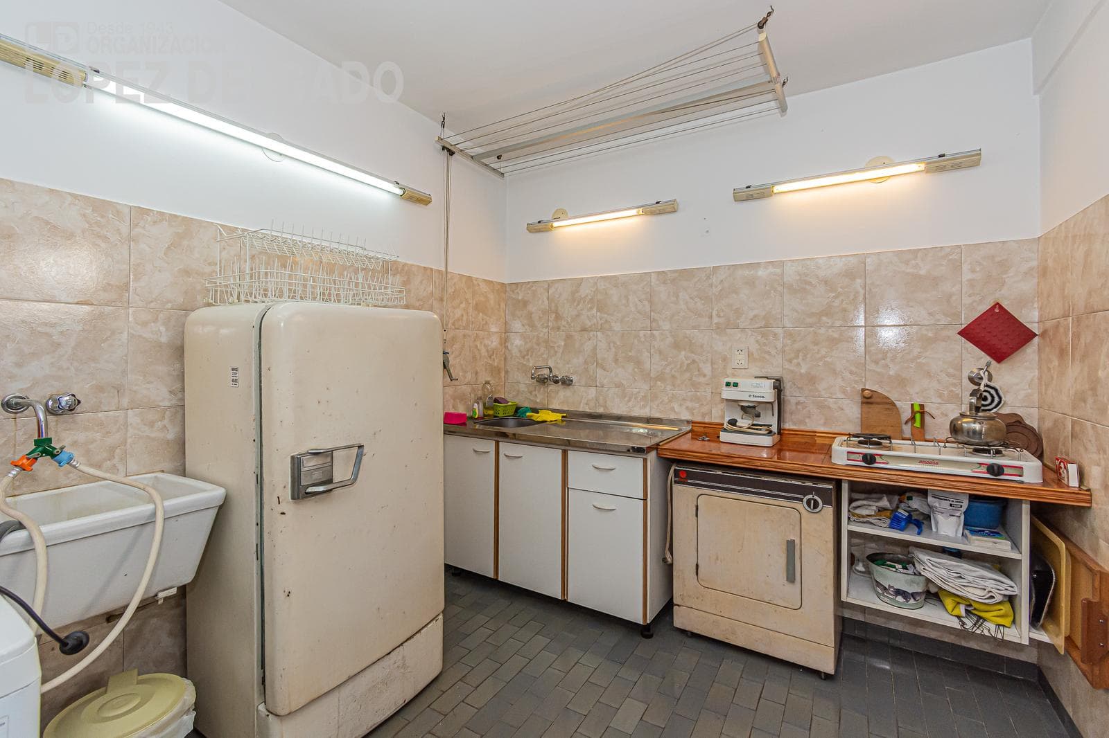 5-room house with a garage, just a few blocks from Plaza Arenales