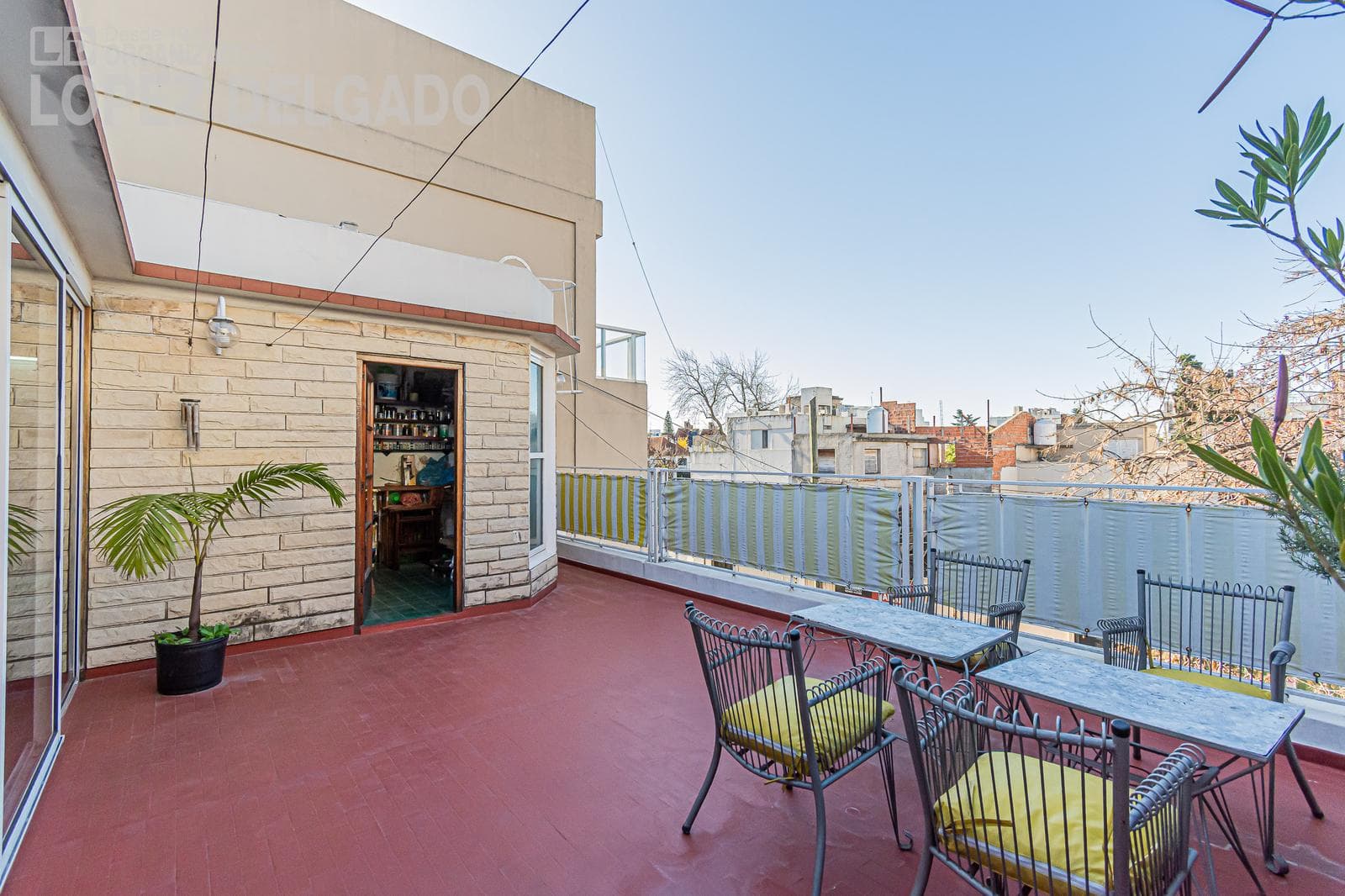 5-room house with a garage, just a few blocks from Plaza Arenales