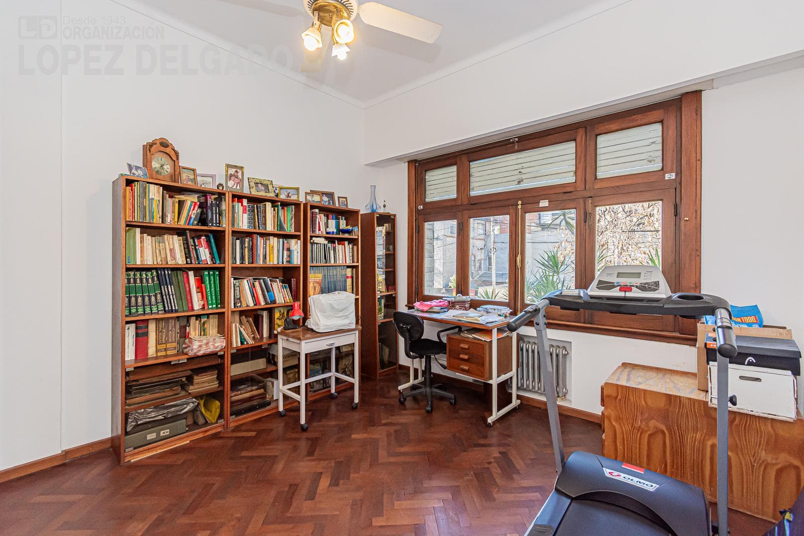 5-room house with a garage, just a few blocks from Plaza Arenales