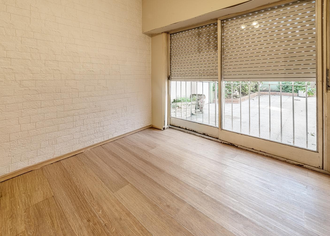 For Sale: Divisible 7-Room Penthouse in Flores—Ideal Investment!