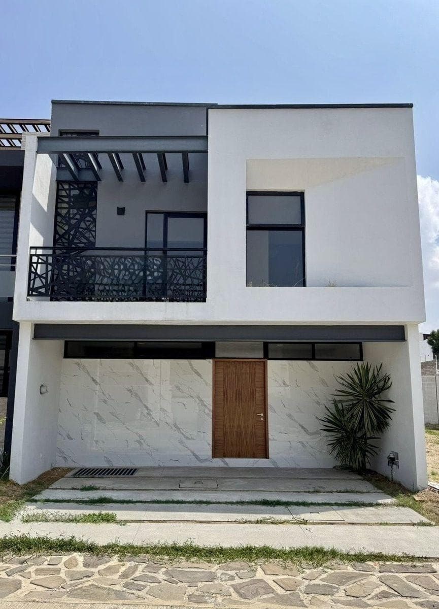 HOUSE FOR SALE IN COTO CASTAÑO
