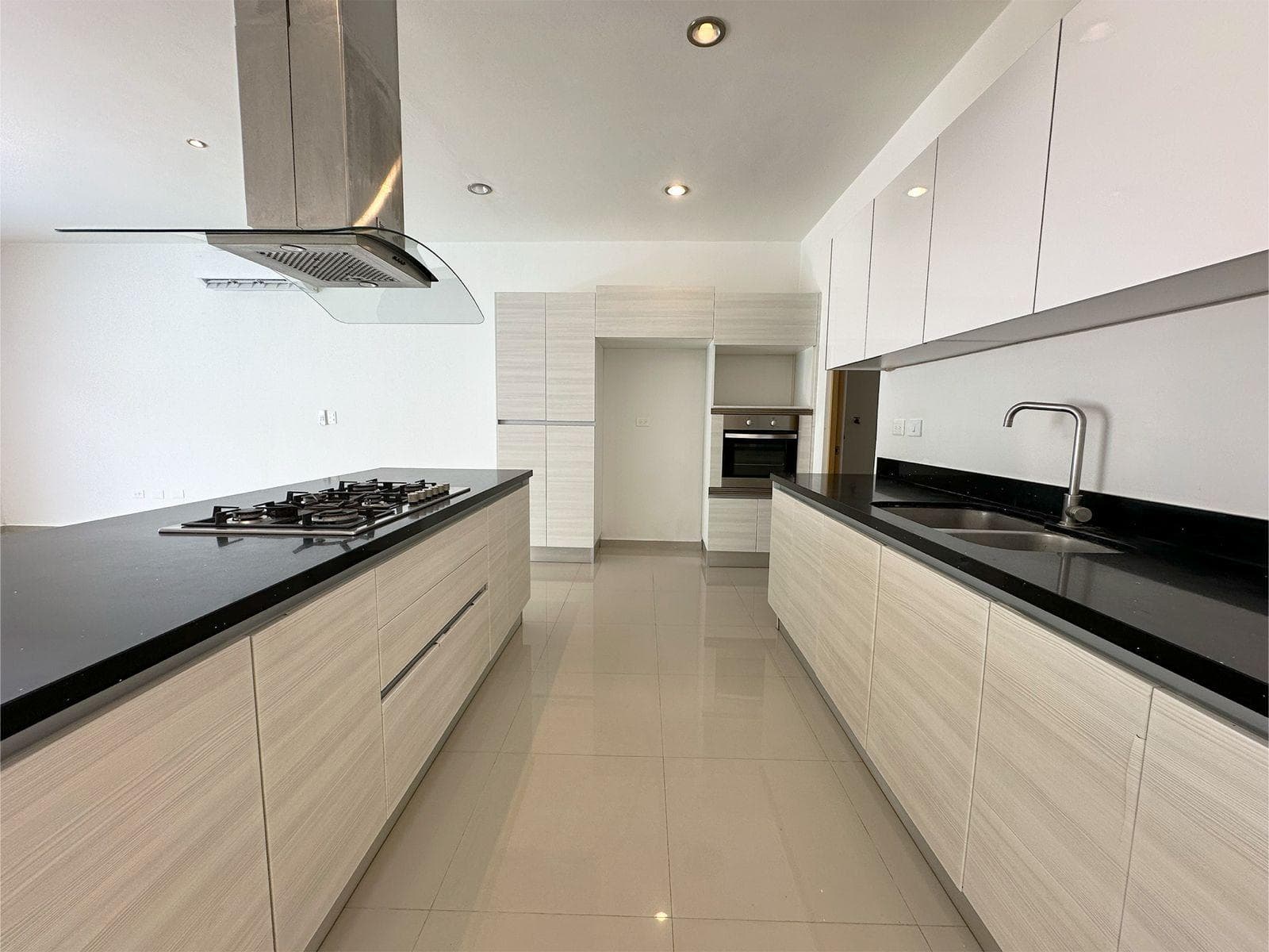 House for Sale and Rent, 3 Bedrooms with Bathroom, Aqua Residential Pool, Cancún.