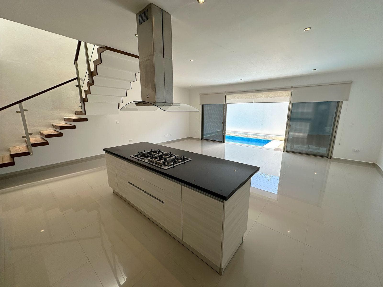 House for Sale and Rent, 3 Bedrooms with Bathroom, Aqua Residential Pool, Cancún.