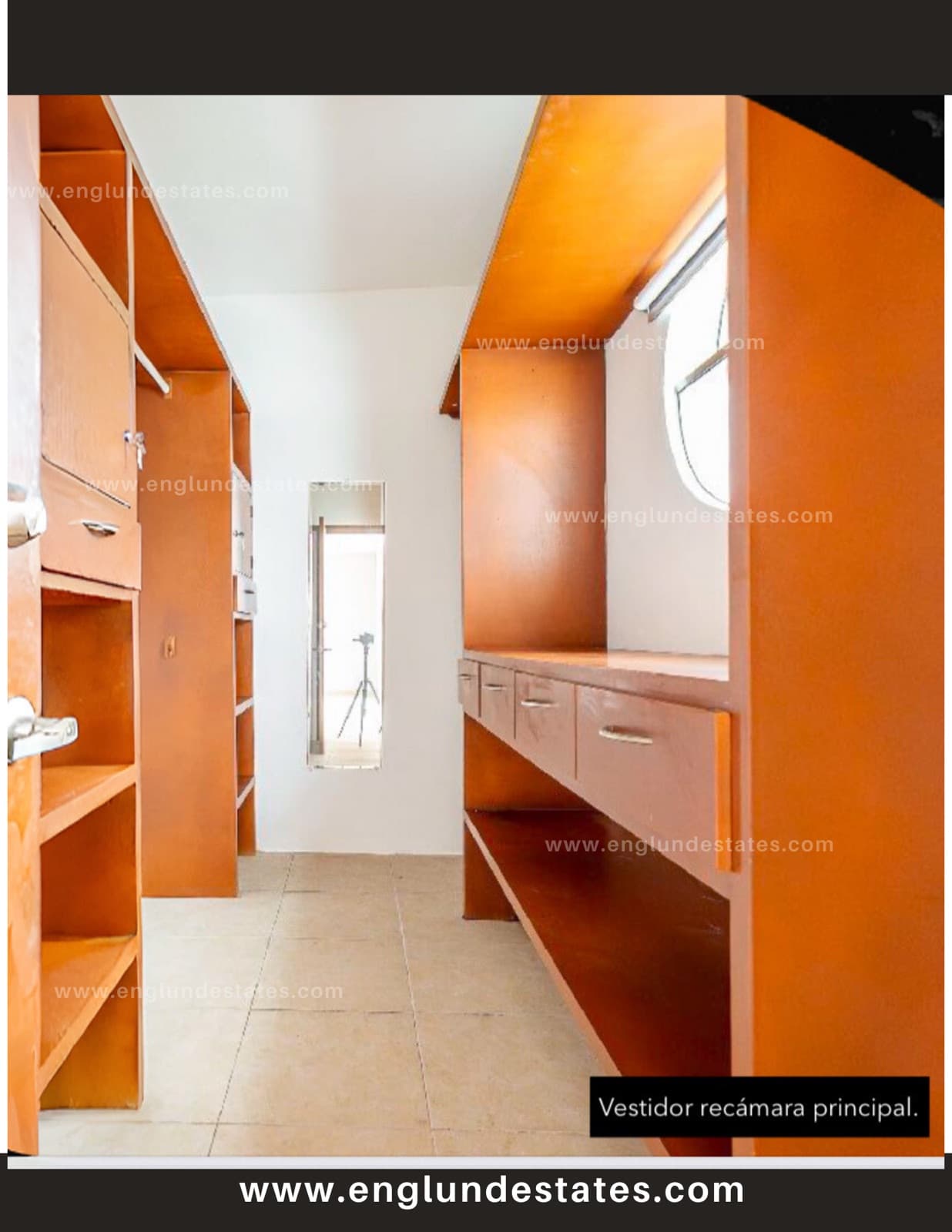 Two-story penthouse with 4 bedrooms, plus a studio and 4.5 bathrooms, near Plaza Las Américas