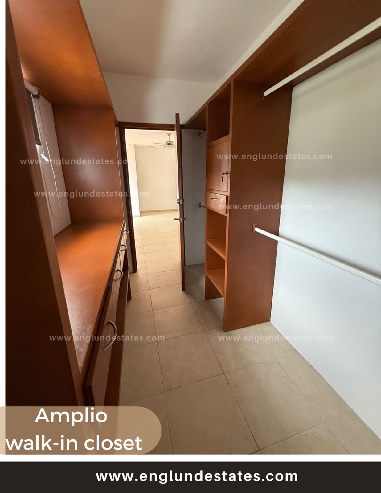 Two-story penthouse with 4 bedrooms, plus a studio and 4.5 bathrooms, near Plaza Las Américas