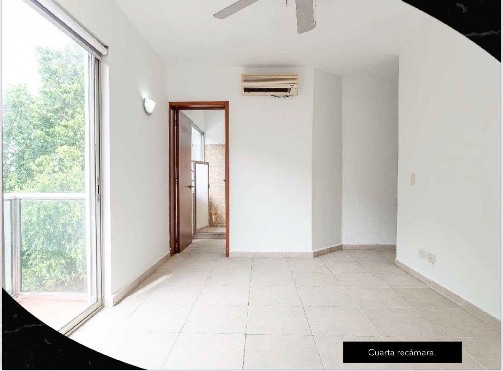 Two-story penthouse with 4 bedrooms, plus a studio and 4.5 bathrooms, near Plaza Las Américas