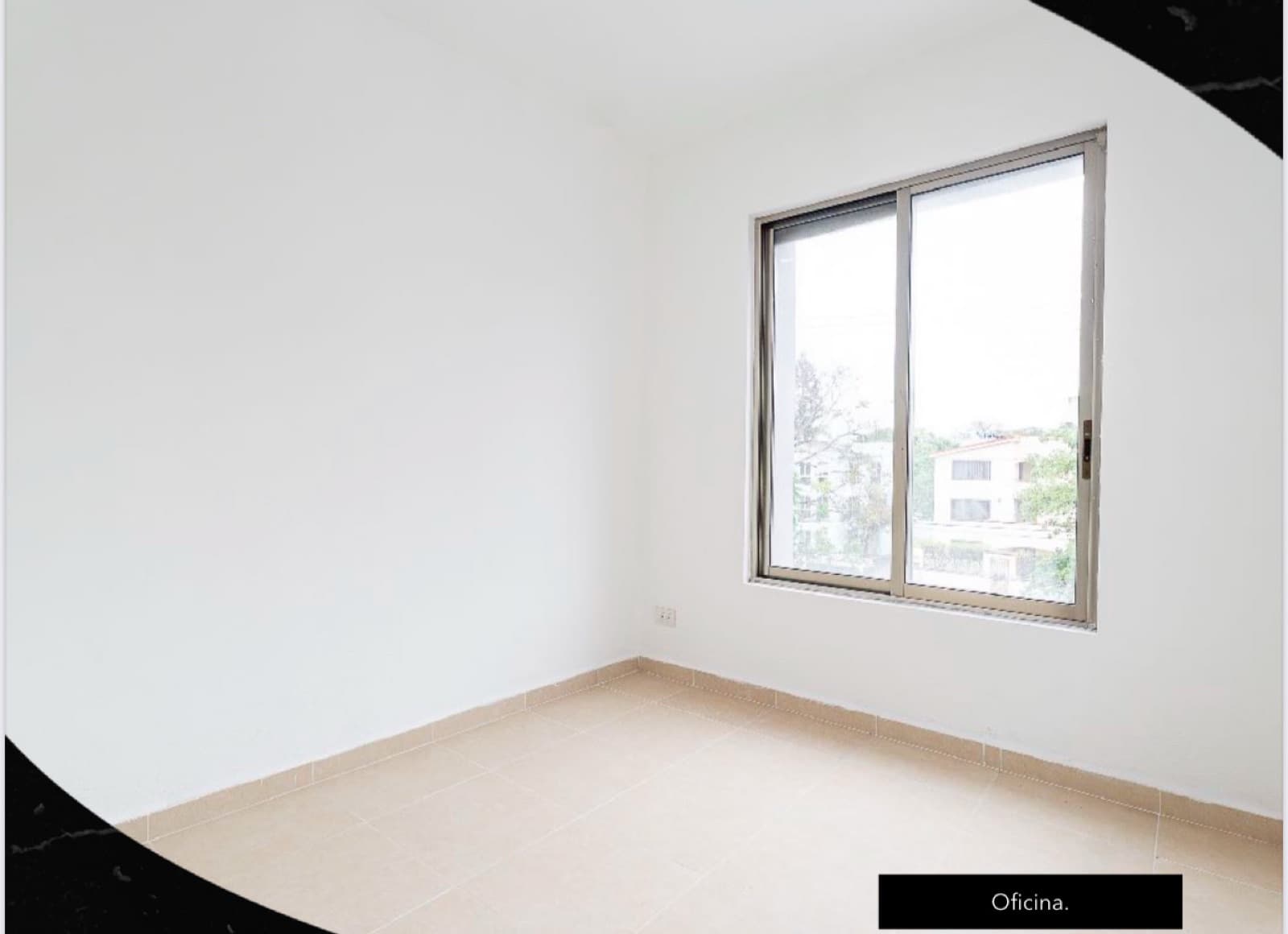 Two-story penthouse with 4 bedrooms, plus a studio and 4.5 bathrooms, near Plaza Las Américas