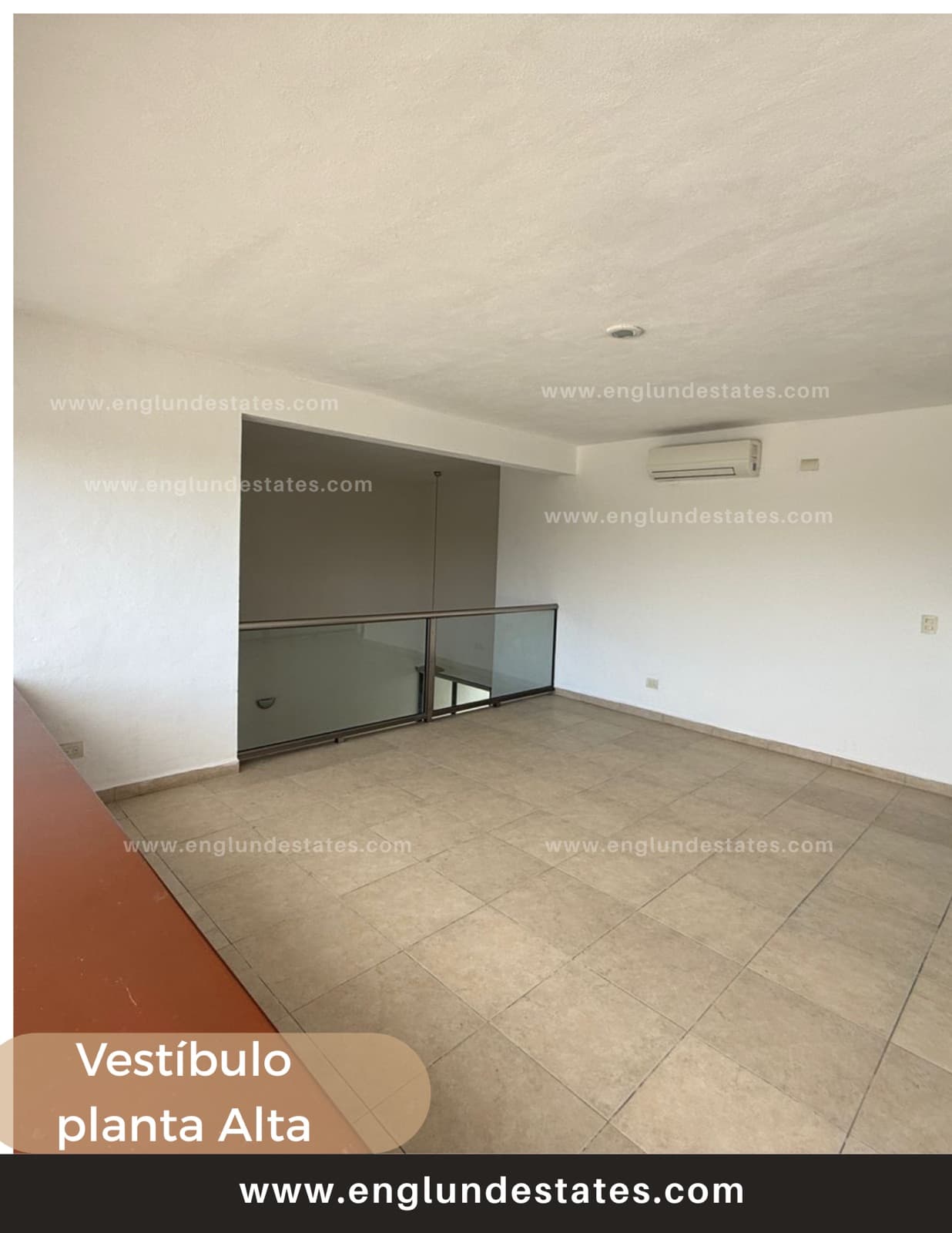 Two-story penthouse with 4 bedrooms, plus a studio and 4.5 bathrooms, near Plaza Las Américas
