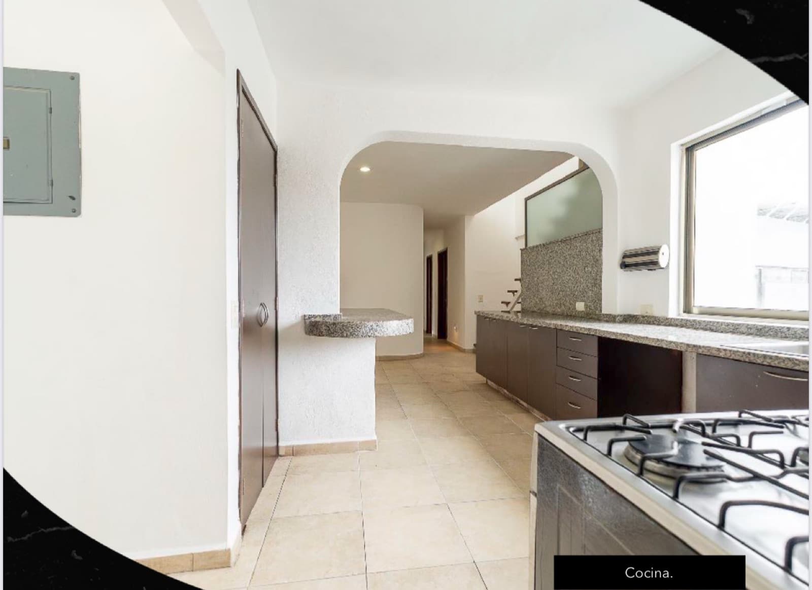 Two-story penthouse with 4 bedrooms, plus a studio and 4.5 bathrooms, near Plaza Las Américas
