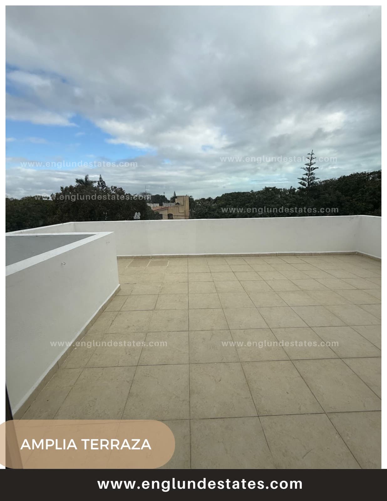 Two-story penthouse with 4 bedrooms, plus a studio and 4.5 bathrooms, near Plaza Las Américas